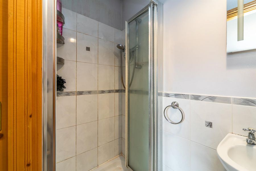 17 Burn Brae Mews