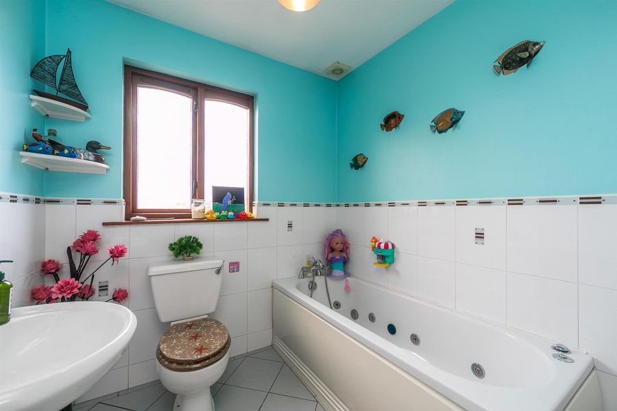 17 Burn Brae Mews