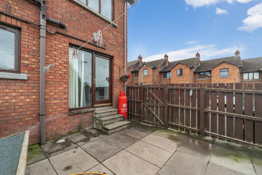 17 Burn Brae Mews
