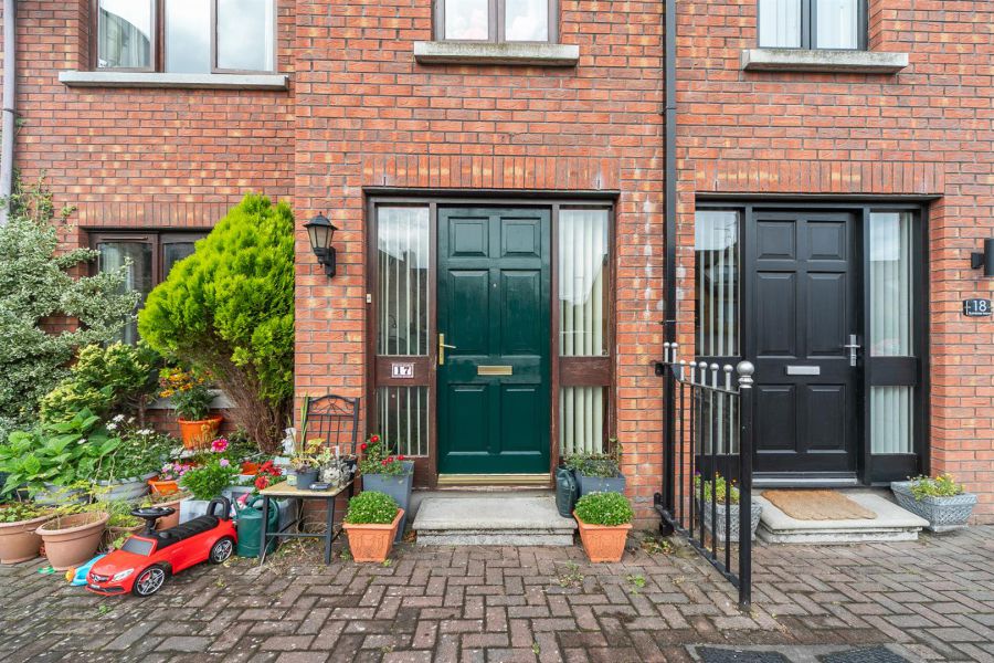 17 Burn Brae Mews