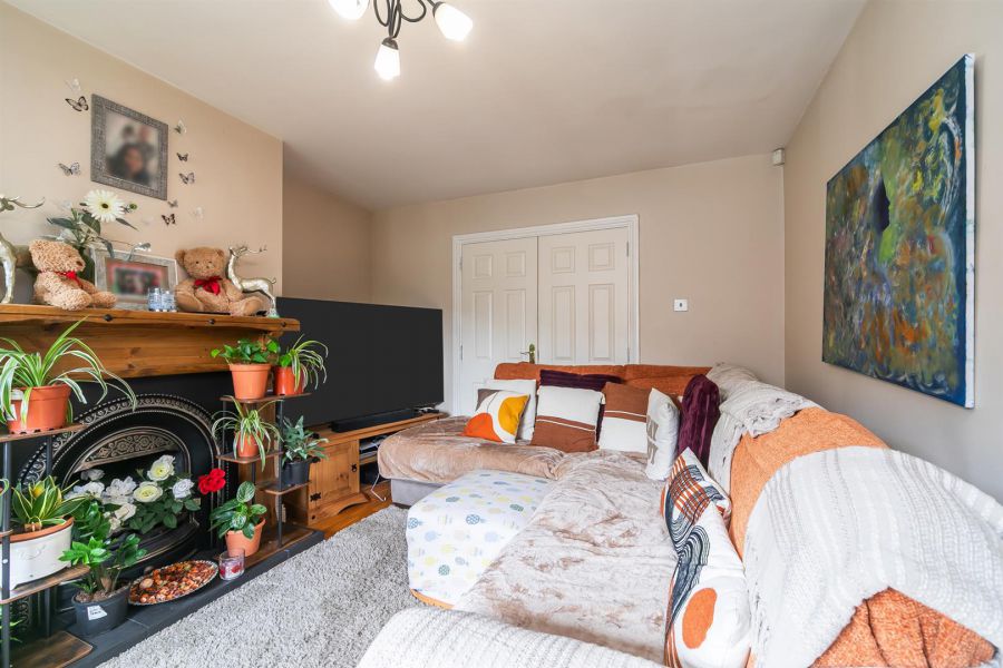 17 Burn Brae Mews