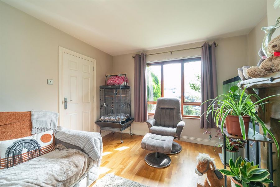 17 Burn Brae Mews