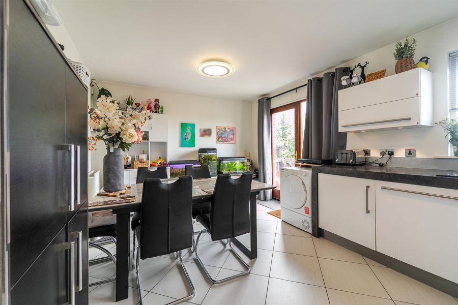 17 Burn Brae Mews