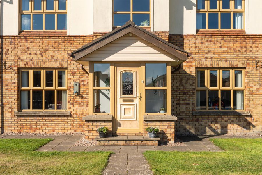 19 Woodrow Gardens