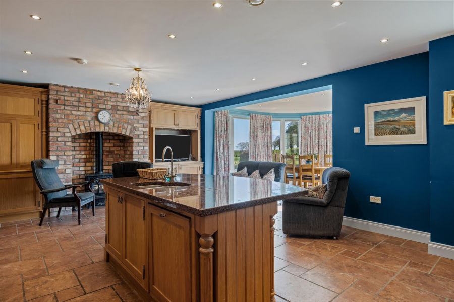 Tullyhubbert House, 80 Hillsborough Road, Tower Lane