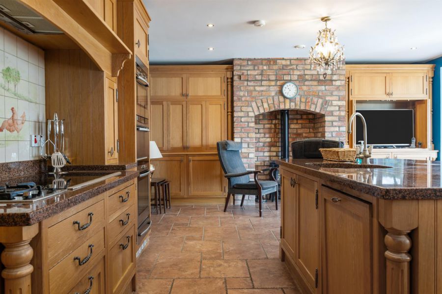 Tullyhubbert House, 80 Hillsborough Road, Tower Lane