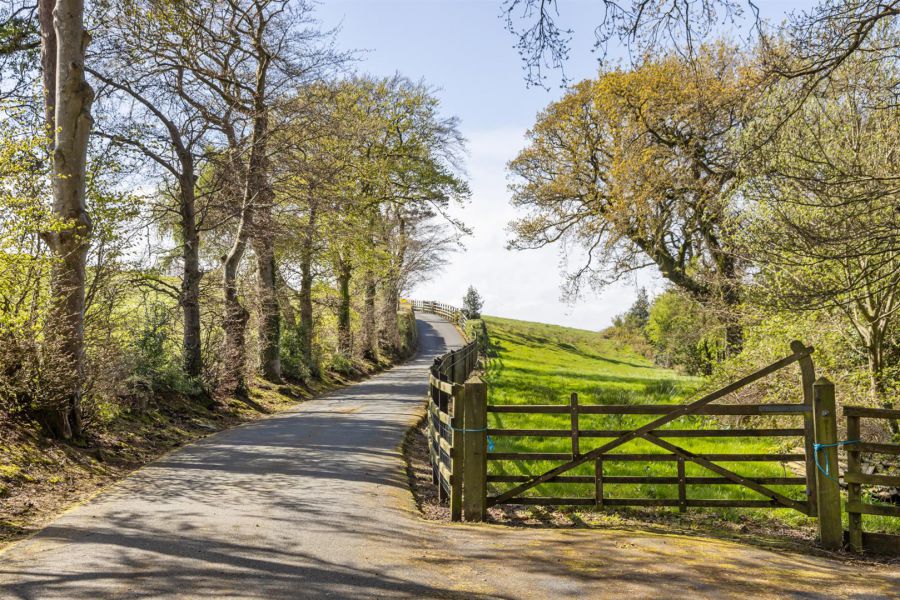 Tullyhubbert House, 80 Hillsborough Road, Tower Lane