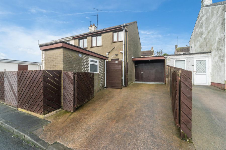 16 Church Hill Gardens