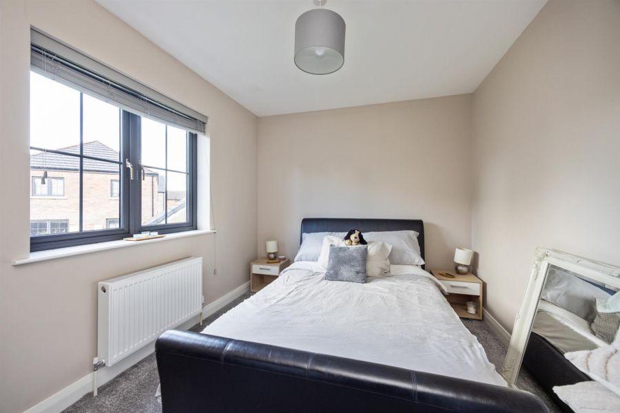 14 Edengrove Park North