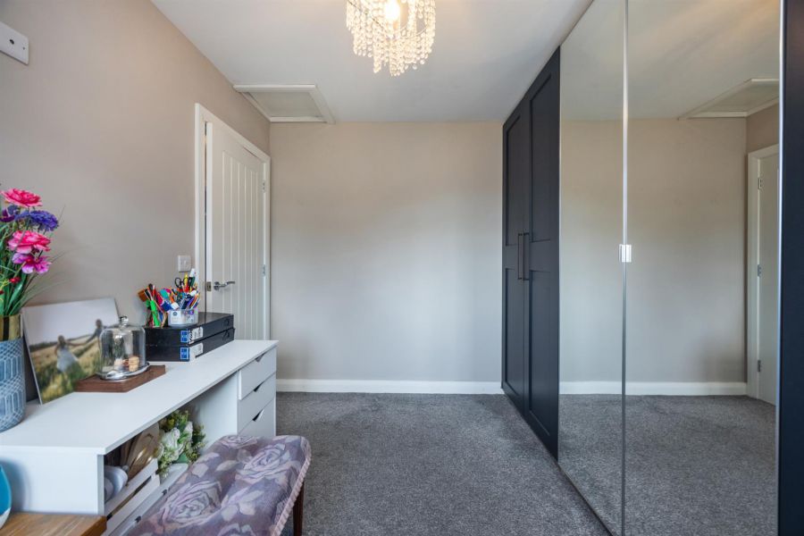 14 Edengrove Park North