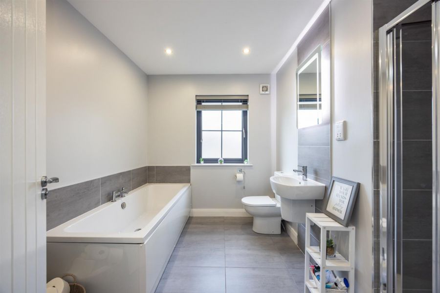 14 Edengrove Park North