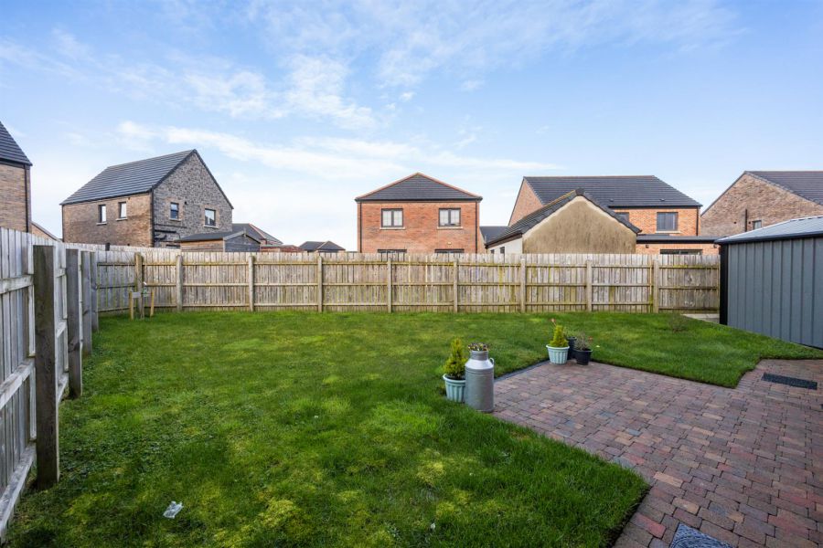 14 Edengrove Park North