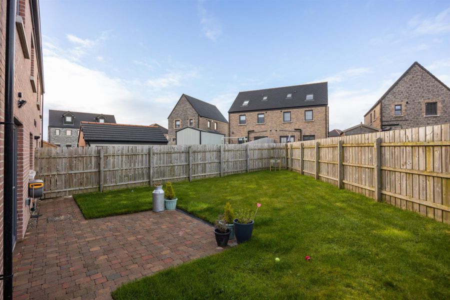 14 Edengrove Park North