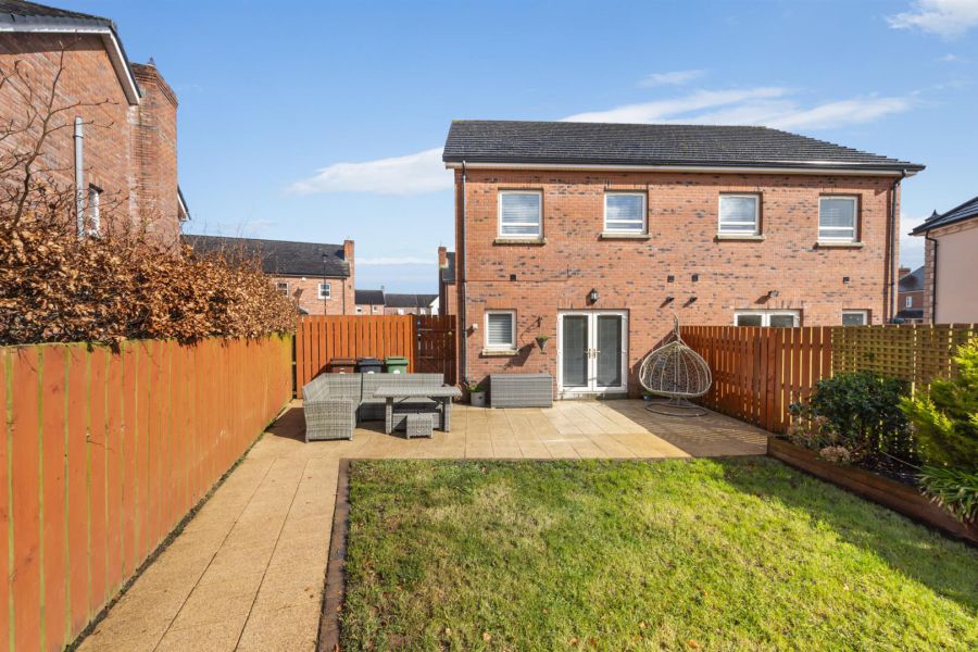 40 Lady Wallace Gardens