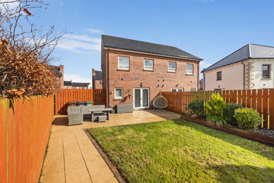 40 Lady Wallace Gardens