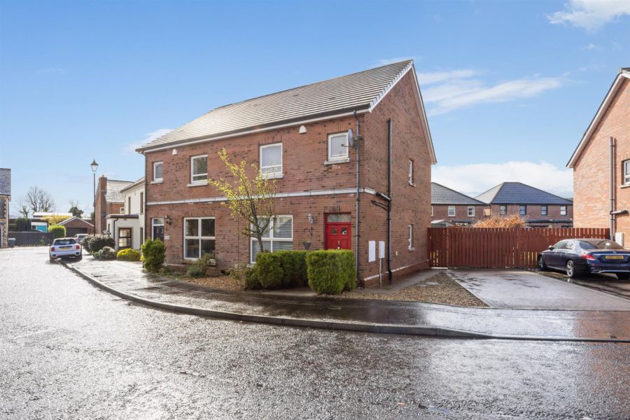 40 Lady Wallace Gardens