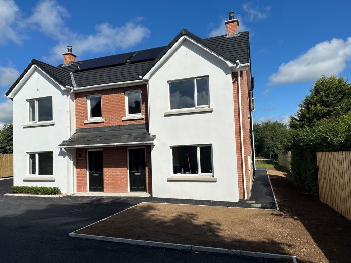 14b Maypole Park, dromore, BT25 1SH