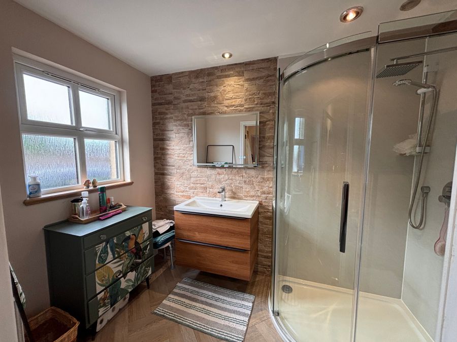 63 Katesbridge Road