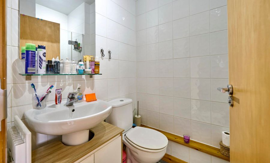 24D Shaftesbury Road