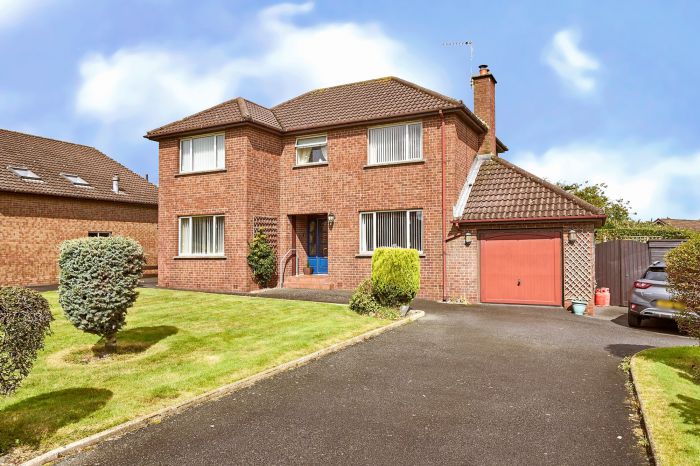 2 Beechfield Avenue