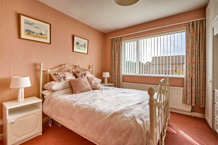 2 Beechfield Avenue