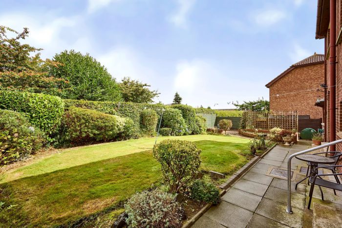 2 Beechfield Avenue