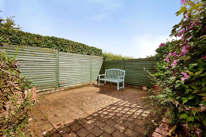 2 Beechfield Avenue