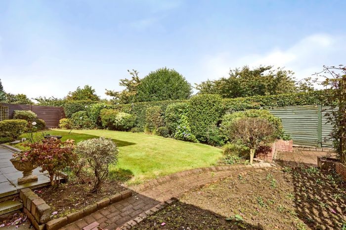 2 Beechfield Avenue
