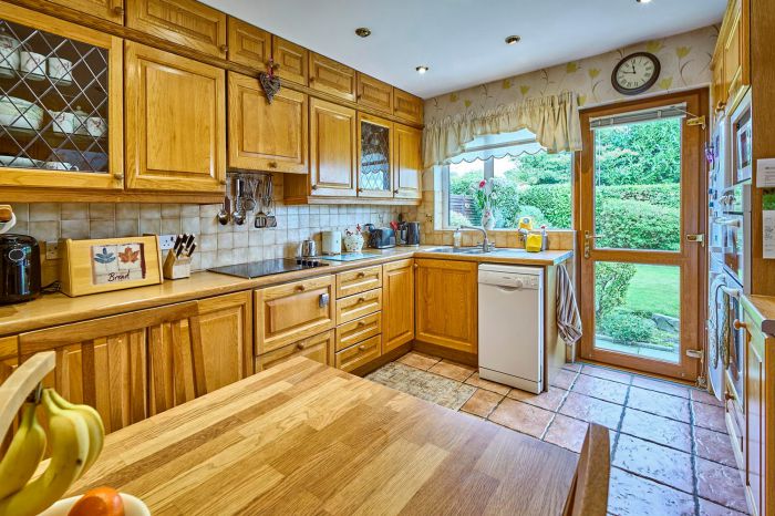 2 Beechfield Avenue