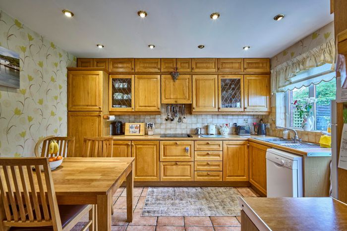 2 Beechfield Avenue