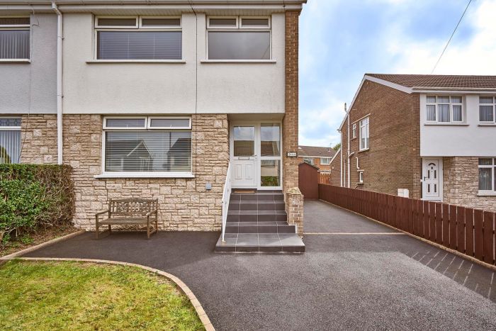 7 Aston Gardens 7 Aston Gardens