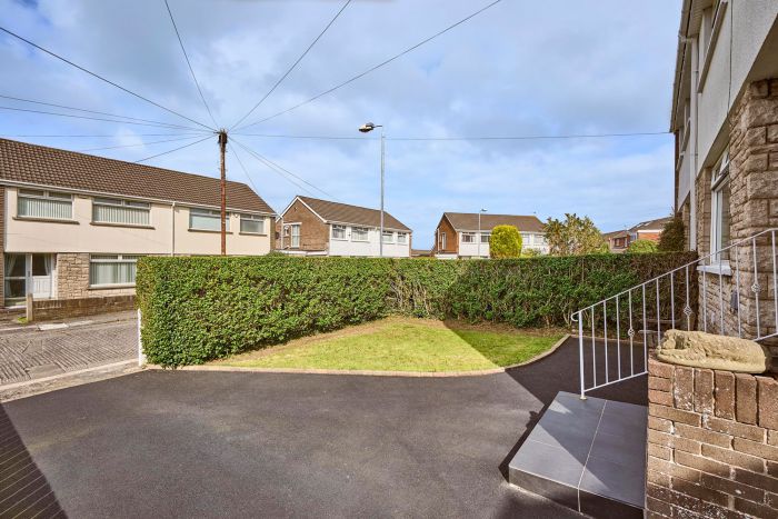 7 Aston Gardens 7 Aston Gardens