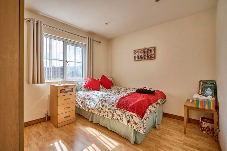 26 Beechfield Crescent