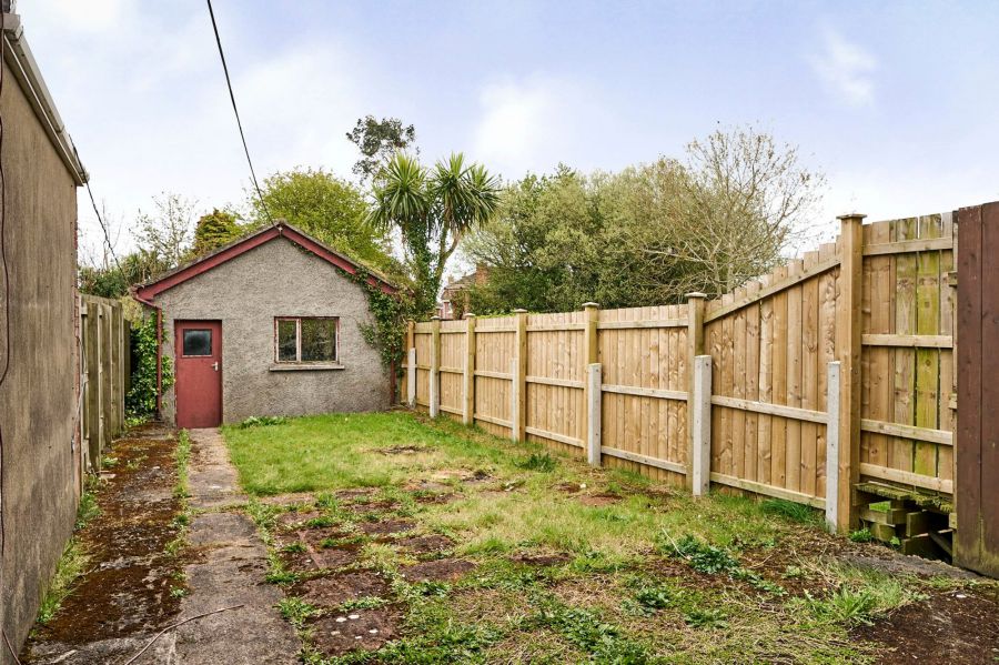 49 Grovehill Gardens