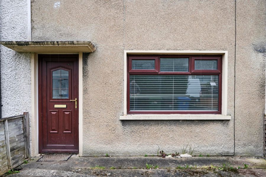 49 Grovehill Gardens