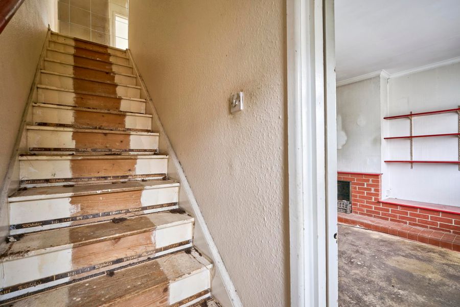 49 Grovehill Gardens