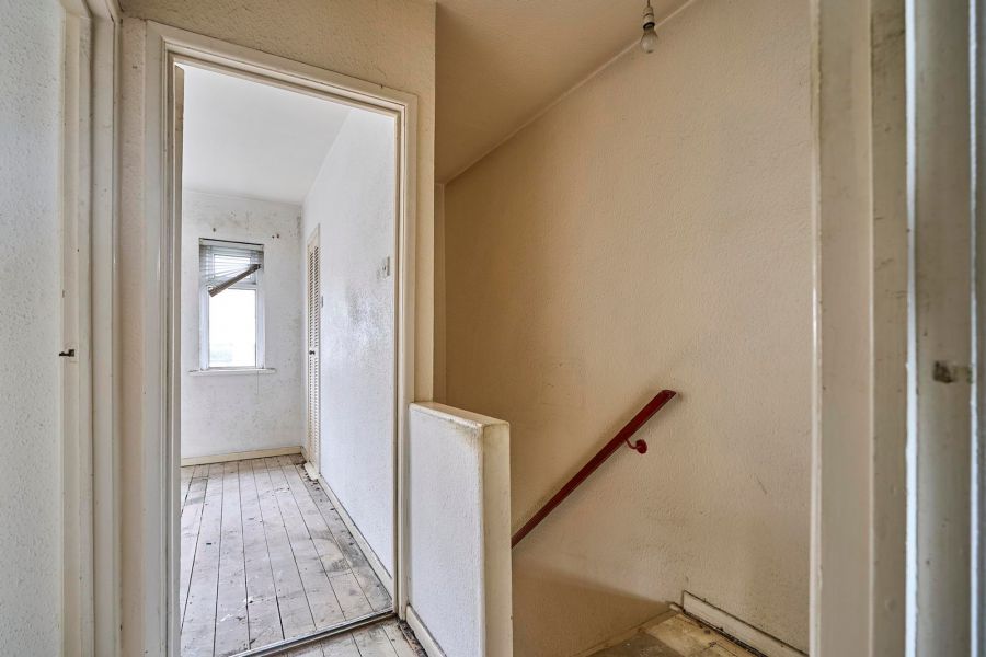 49 Grovehill Gardens