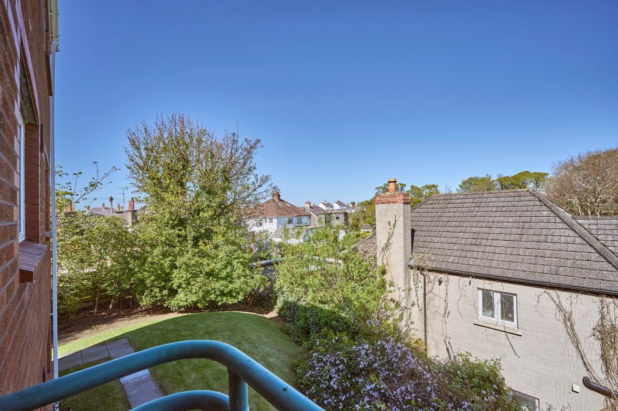 Apt 4 Ballyholme Court
