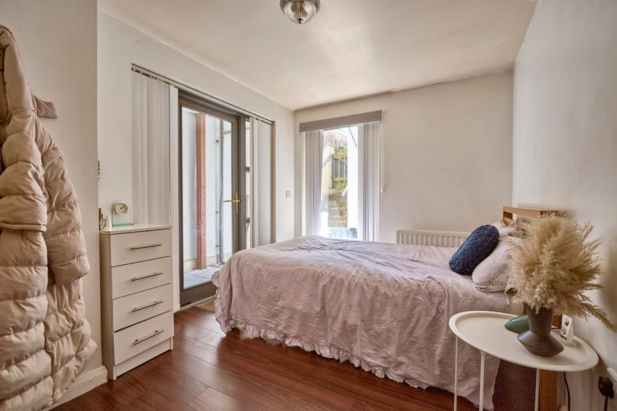 39A Dufferin Avenue