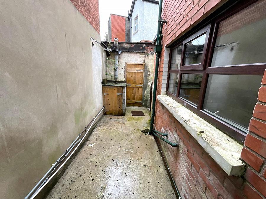 87 Ballygomartin Road