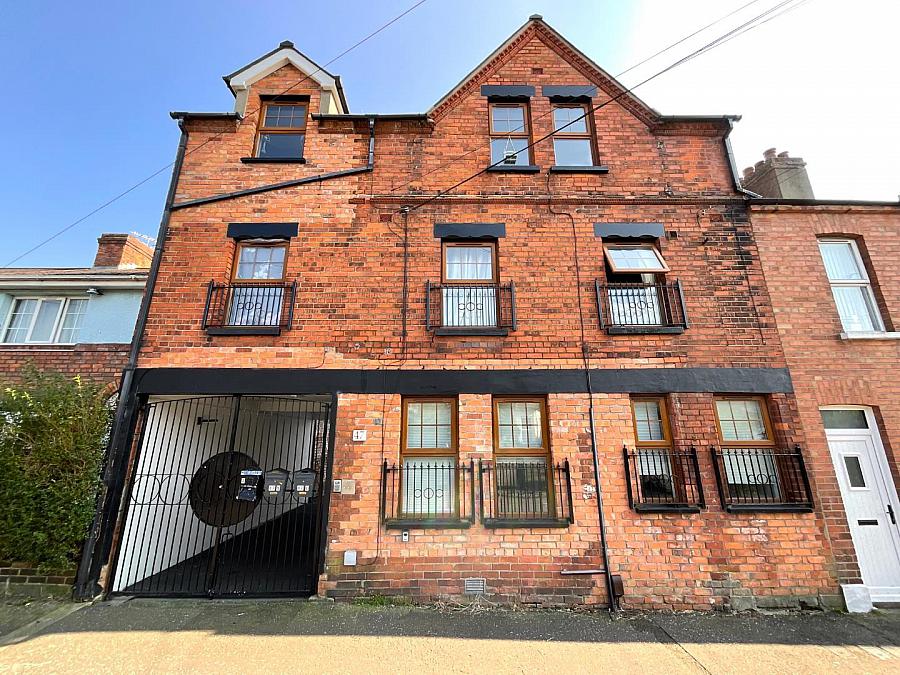 47a Henderson Avenue