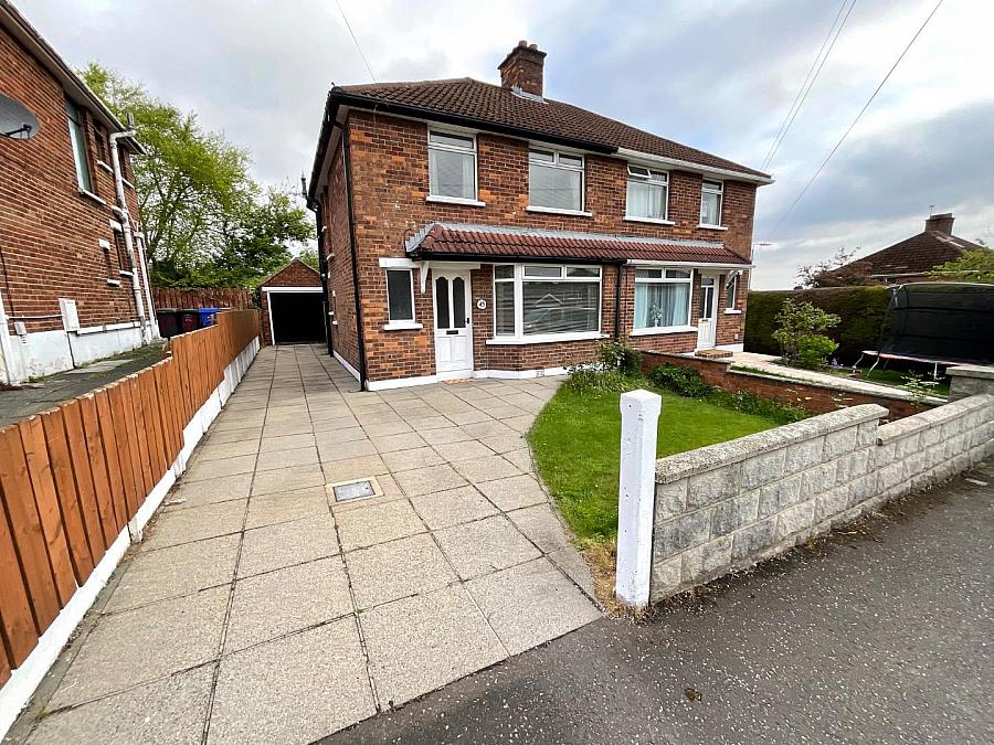 43 Lyndhurst Drive