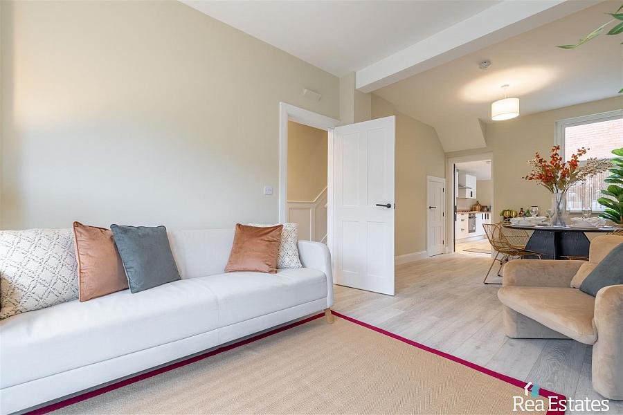 66 Ravenscroft Avenue 66 Ravenscroft Avenue