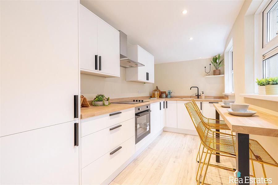 66 Ravenscroft Avenue 66 Ravenscroft Avenue