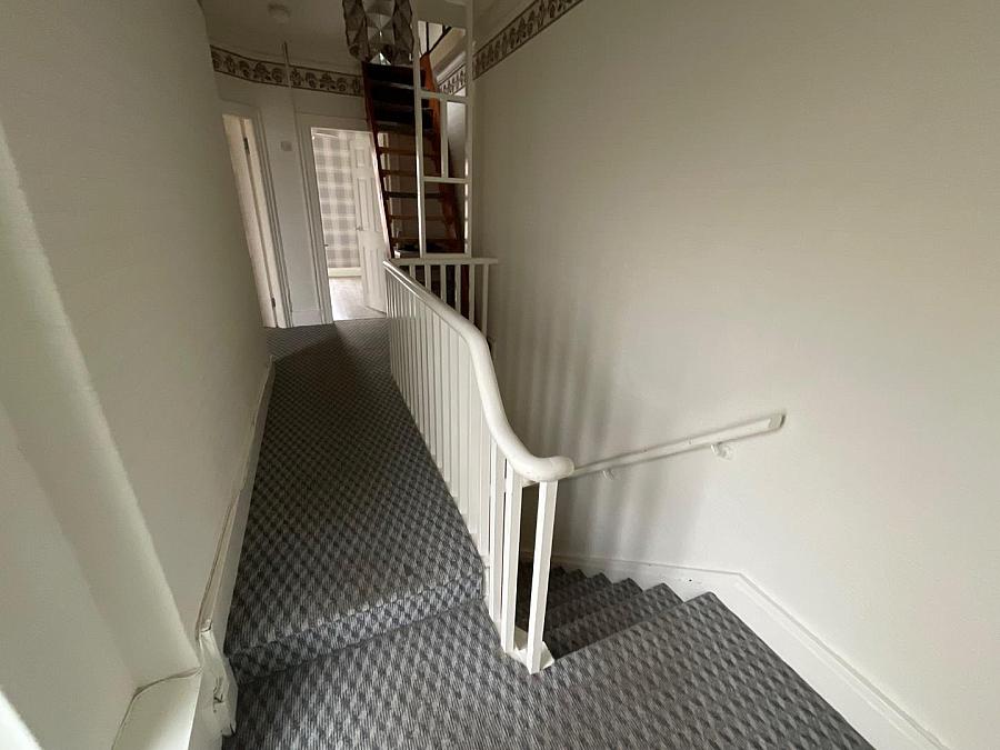 6 Ballygomartin Road