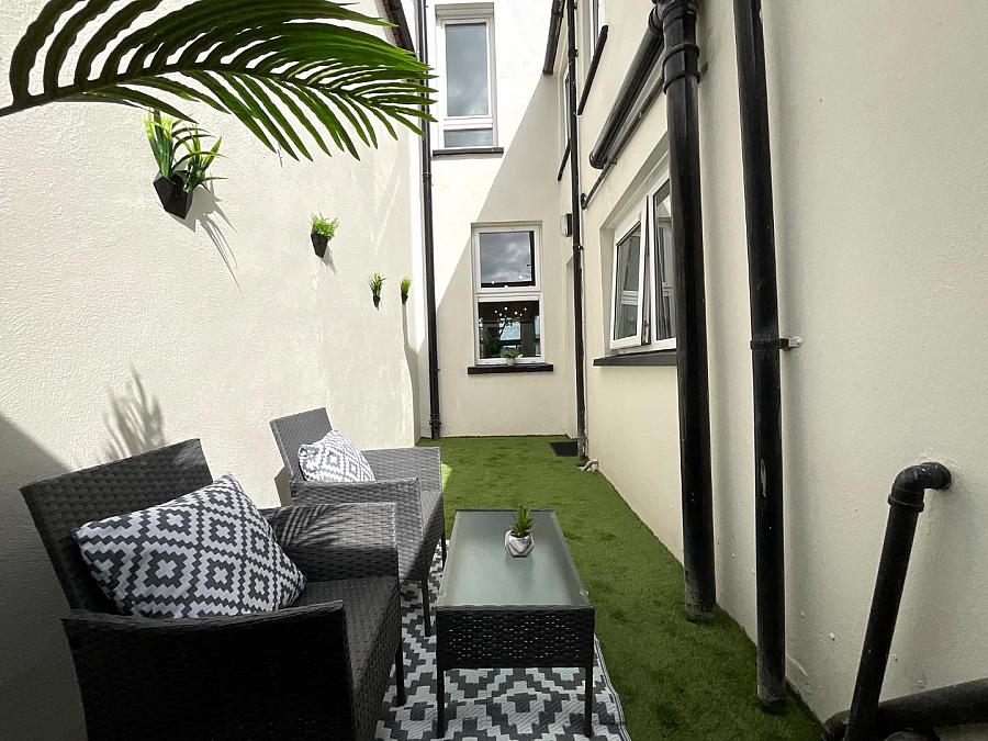 79 Bloomfield Avenue