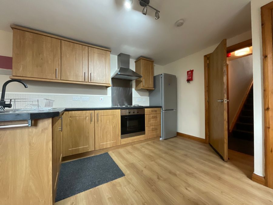 Apt 3, 30 Cliftonville Avenue