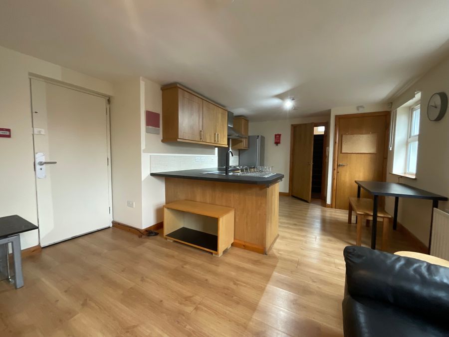 Apt 3, 30 Cliftonville Avenue