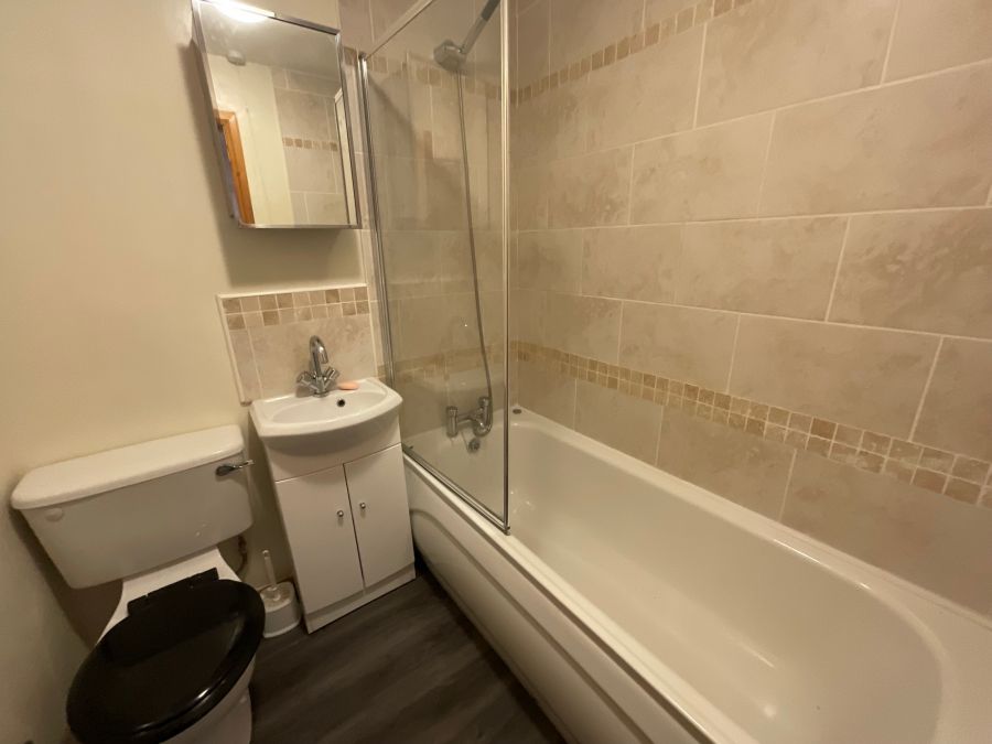 Apt 3, 30 Cliftonville Avenue