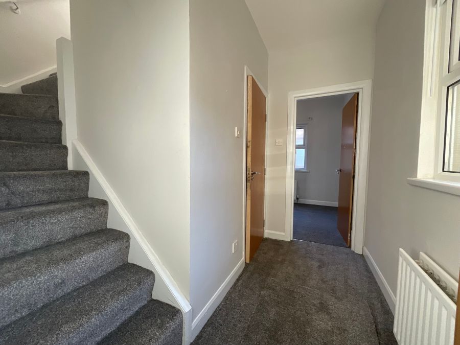 Apt 2, 10 Cliftonville Avenue